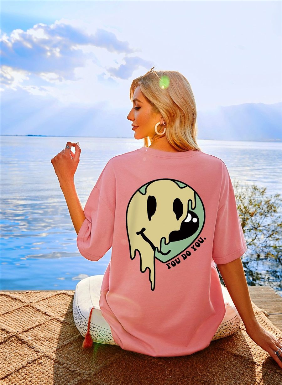 Camiseta rosada con estampado de carita